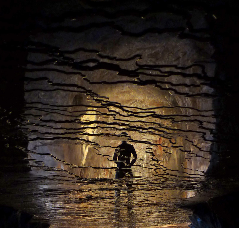 Reflet dans des concrétions de calcite