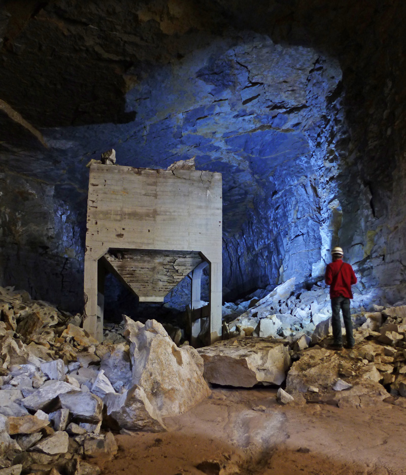 Trémie dans une ancienne carrière de ciment