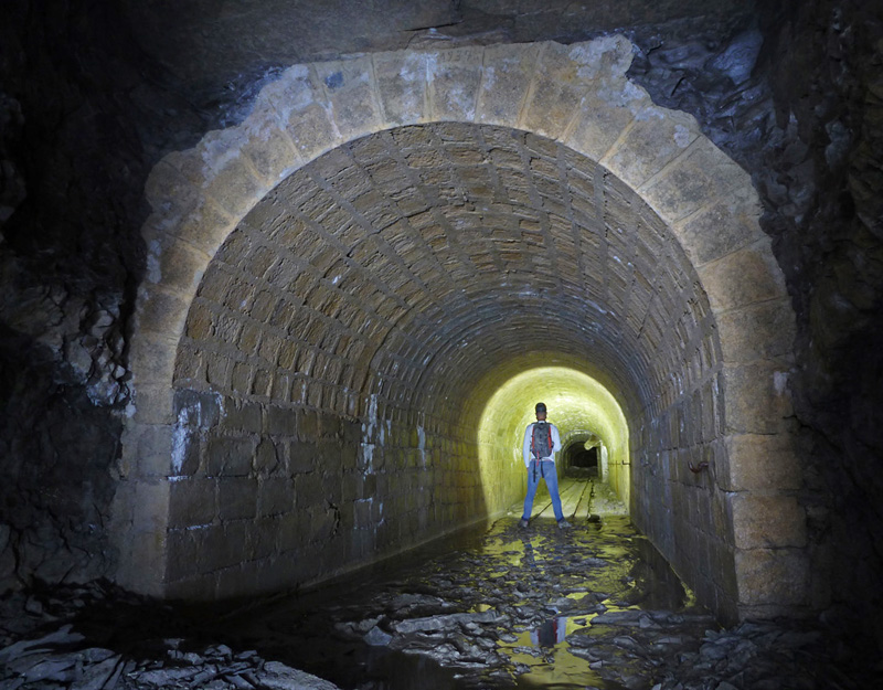 Galerie d'accès à une ancienne carrière de ciment