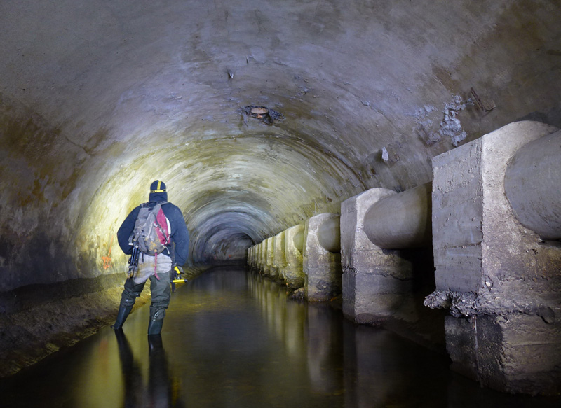 Ruisseau canalisé sous un centre-ville